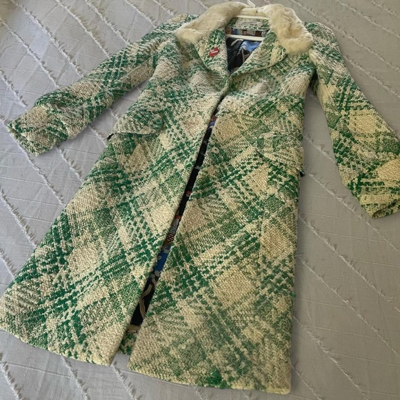 Vintage Jackets & Blazers - 🌿 VINTAGE // MCGINN • green and cream plaid coat with fur collar and silk lining